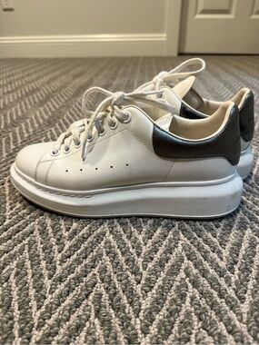 Women’s Alexander McQueen sz 38.5
